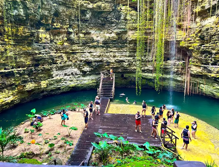 Tour bus pickup for the Chichen Itza day tour from Cancun hotels