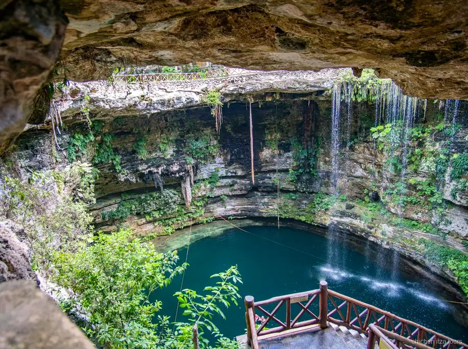 Tappa per nuotare al cenote durante il tour di Chichen Itza da Tulum