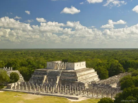 Grand jeu de balle à Chichen Itza visité lors de la visite avec guide certifié